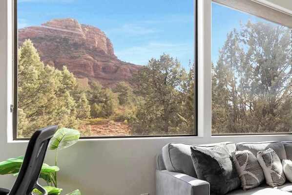 المنشأة من الداخل