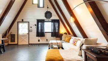 Smart TV, books, stereo