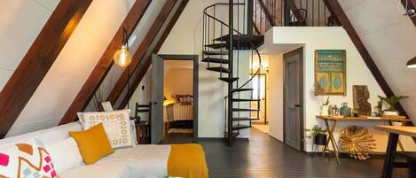 Smart-TV, Bücher, Stereoanlage