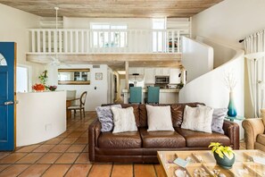 Smart-TV, Kamin, Stereoanlage