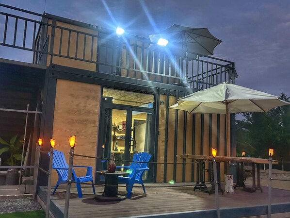 Outdoor dining - Yellow House a 6 Minutos de la Playa (Barra de Navidad)