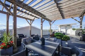 Outdoor dining - Life's A Beach Luxury Condo! (Port Rowan)