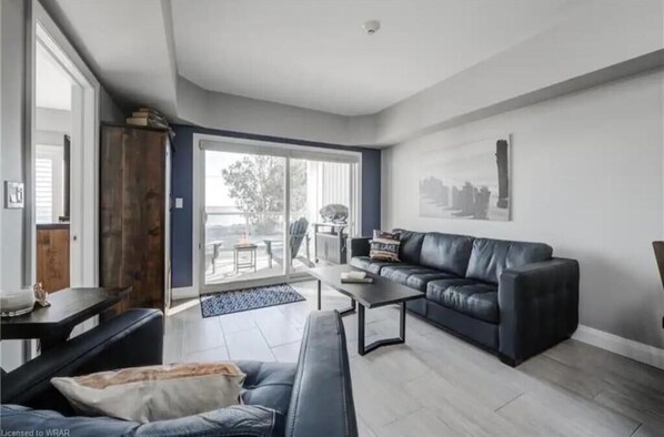 Smart-TV, DVD-Player, Bücher