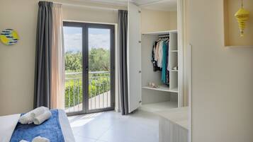 Panoramic Double Room | Desk, laptop workspace, free WiFi