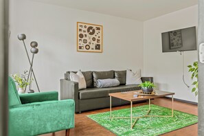 Smart TV, fireplace, video games, table football - Mountain Mindset by AvantStay | Pool, Hot Tub, Game Room, Firepit (Long Pond)