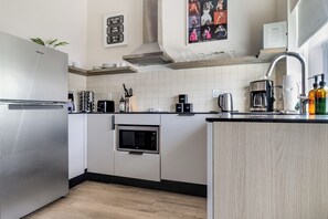 Fridge, microwave, stovetop, coffee/tea maker