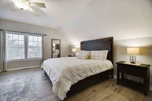 5 Schlafzimmer, Schreibtisch, Bügeleisen/Bügelbrett, kostenloses WLAN