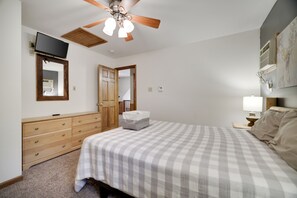 6 bedrooms, iron/ironing board, free WiFi, bed sheets