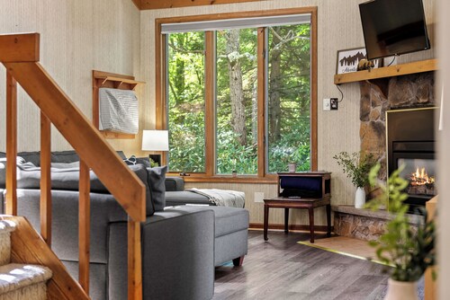 Harmony Ridge by AvantStay | Fireplace, Large Deck & Forest Views