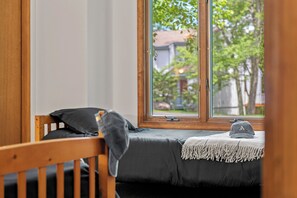 3 Schlafzimmer, Schreibtisch, Bügeleisen/Bügelbrett, kostenloses WLAN