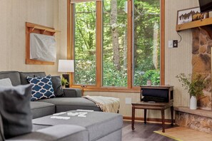 Smart-TV, Kamin, Videospiele, Arbeitsbereiche