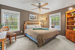 3 bedrooms, desk, iron/ironing board, free WiFi
