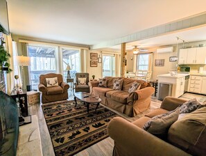 TV connectée, cheminée, baby-foot, table de tennis de table