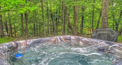 Harmony Cottage by AvantStay | Lake Access, Hot Tub, Fire Pit, & Game Room