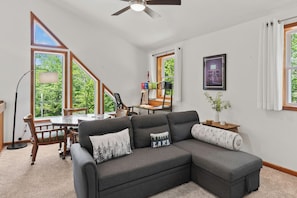 Smart TV, fireplace, video games, table football - Maple Oasis by AvantStay | Newly Built w/ Hot Tub, Game Room & Fire Pit (Blakeslee)