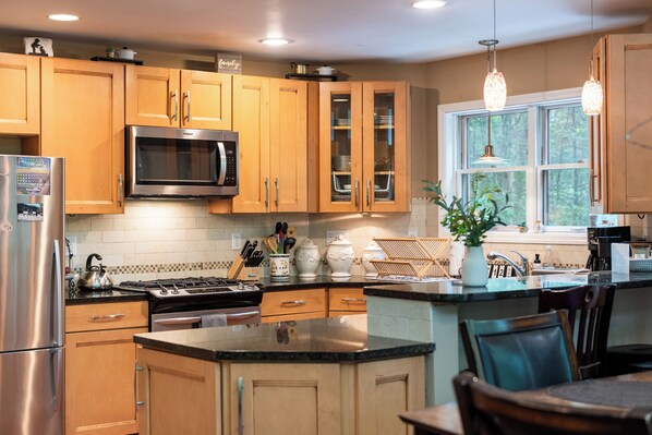 Refrigerador, microondas, horno, placa de cocina