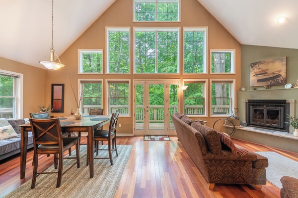Smart TV, fireplace, offices