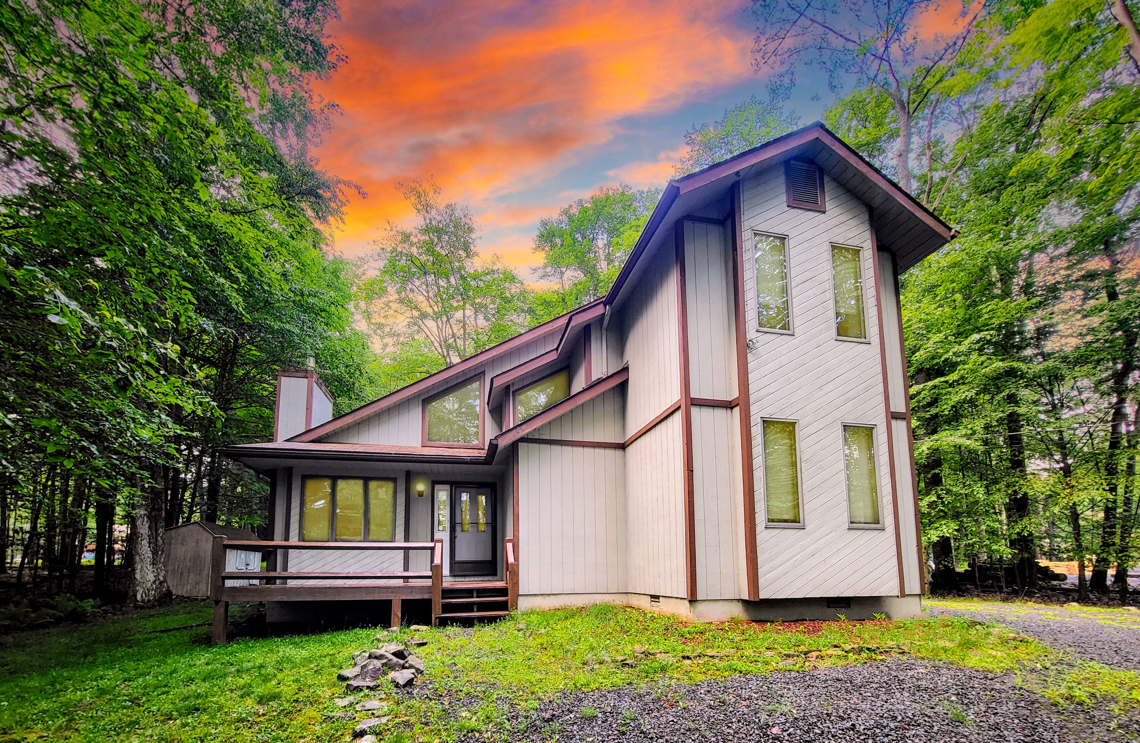 Mountain Memories by AvantStay | Hot Tub Enclosed Deck, Large Yard w/ Fire Pit