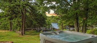 For Lake Sake by AvantStay | Lakefront + Hot Tub + View