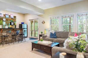 Lobby - Highland Hideaway by AvantStay | Poconos Retreat w Game Room + 3 min to Skiing! (Lake Harmony)