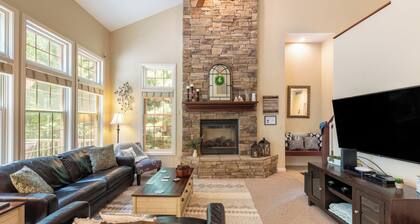 Highland Hideaway by AvantStay | Poconos Retreat w Game Room + 3 min to Skiing!