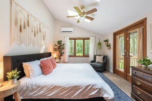 3 bedrooms, desk, iron/ironing board, free WiFi