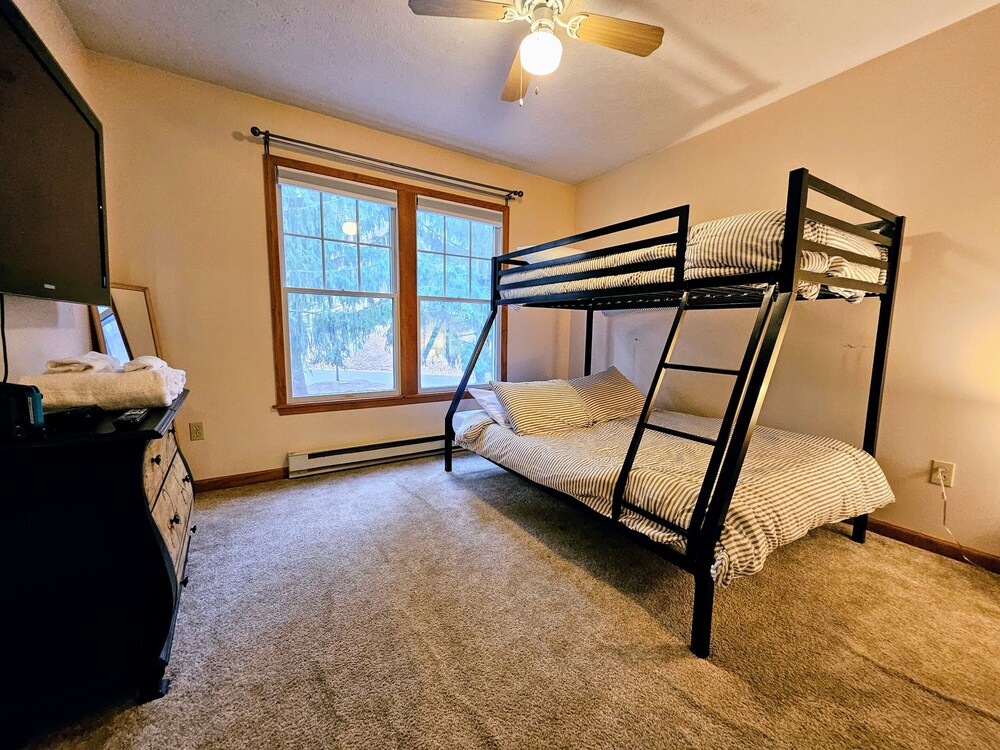 Summit Serenity by AvantStay Central Location w/ Mountain Views