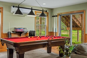 Games room - Sleeps 18 | Private Hot Tub + Lake Access + Game Room | Otter Banks by AvantStay (Albrightsville)