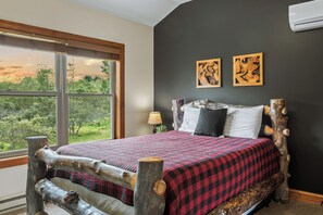 7 bedrooms, iron/ironing board, free WiFi, bed sheets - Otter Banks by AvantStay | Sleeps 18 + Hot Tub, Views, Game Room (Albrightsville)