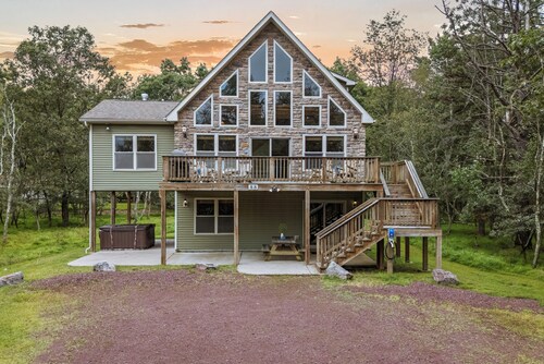 Sleeps 18 • Lake Access, Game Room, Close to Skiing | Otter Banks by AvantStay