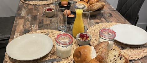 Free daily continental breakfast