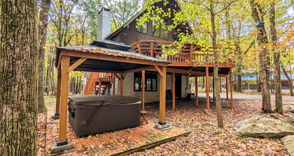 Hot Tub + Sauna + Deck + Firepit + Beach Access | Grateful Escape