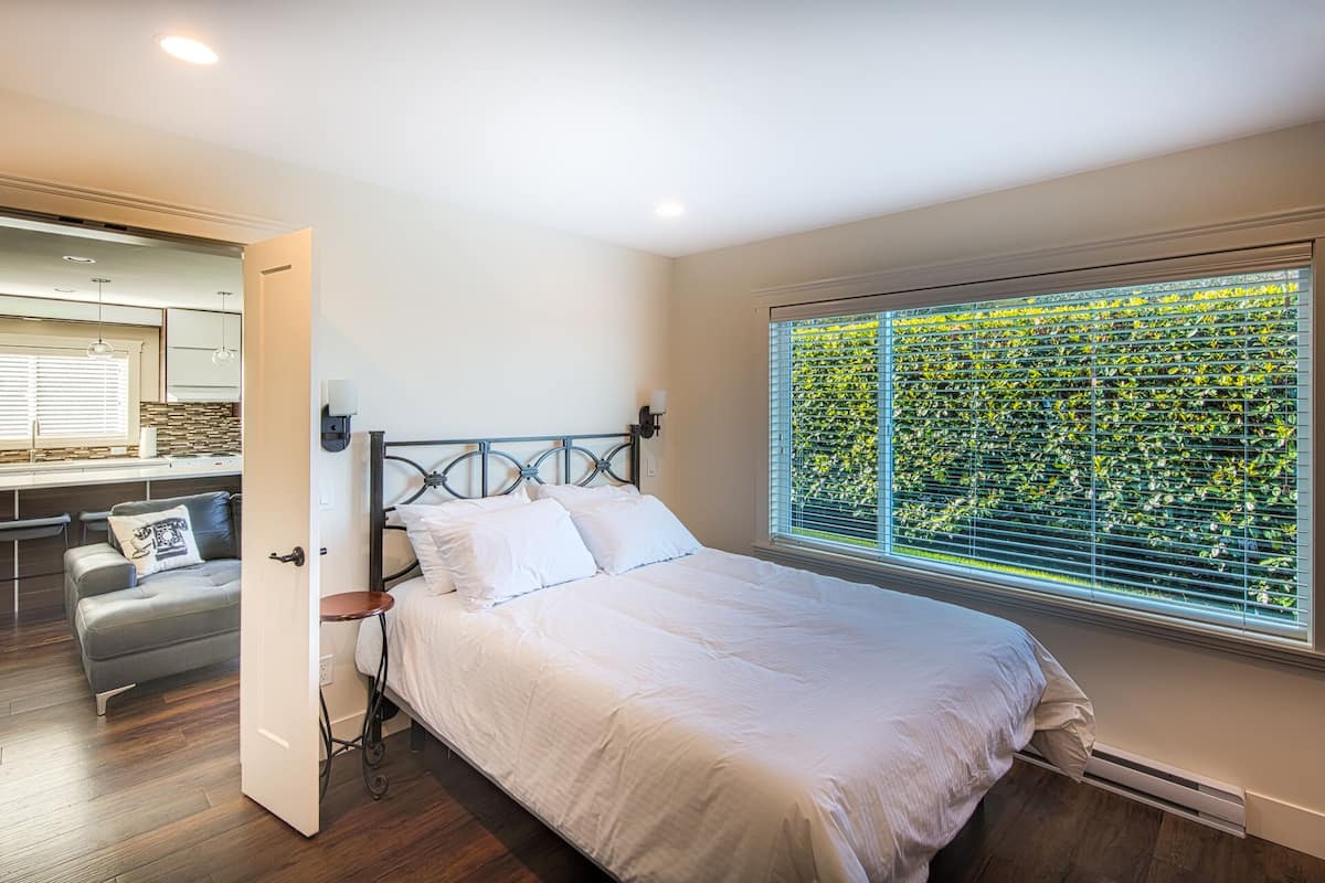 Suite, 1 Bedroom, Partial Ocean View | 2 bedrooms, free WiFi, bed sheets