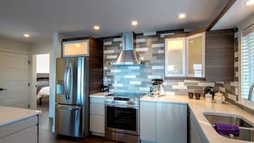 Suite – executive, 2 soverom, havutsikt | Eget kjøkken | Kjøleskap, mikrobølgeovn, ovn og kokeplater