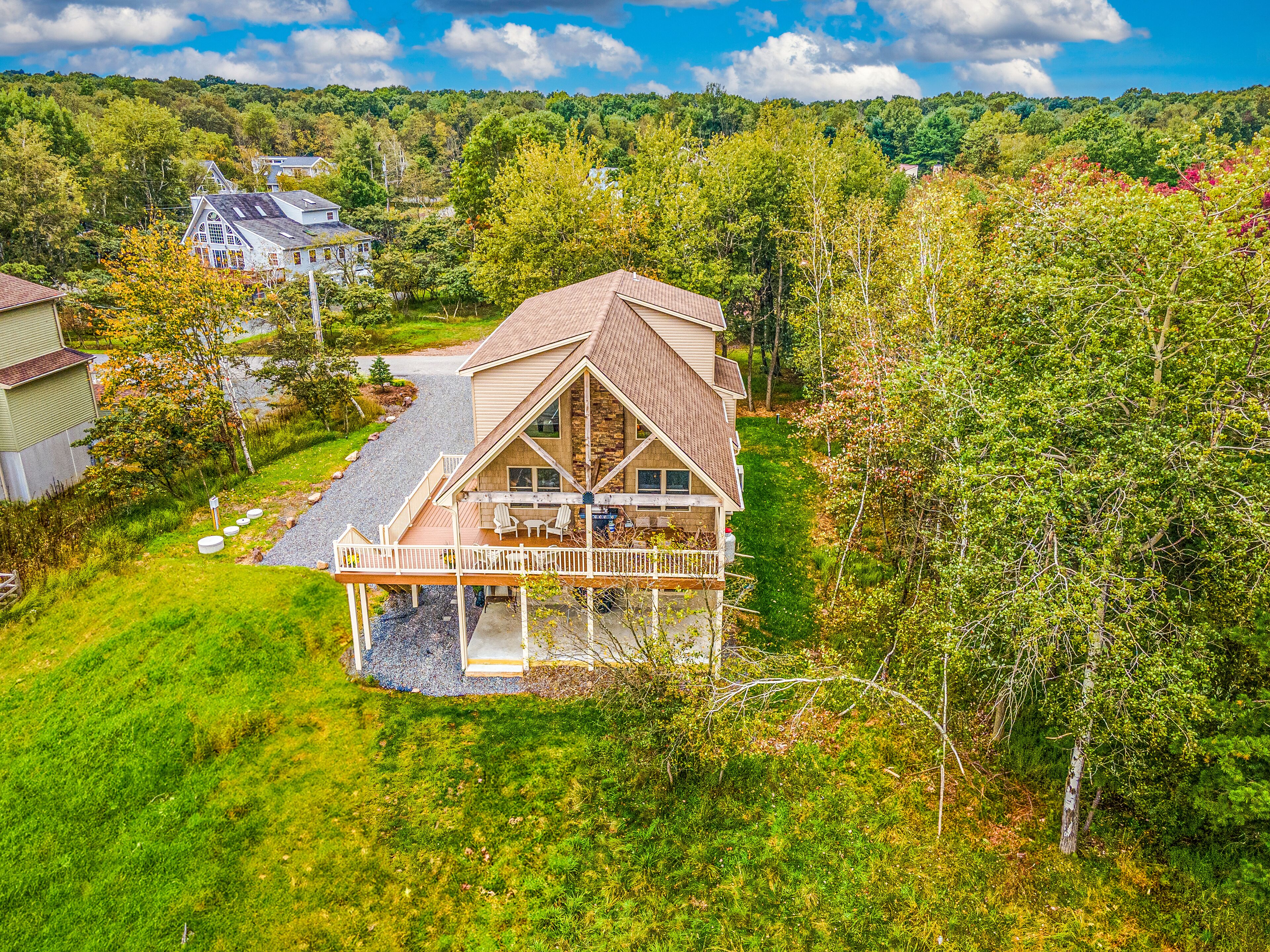 Pocono Paradise by AvantStay | Lakeside Retreat, Hot Tub, Game Room, Near Beach