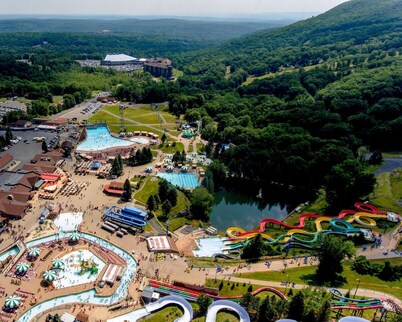 Alpine Escape by AvantStay | On Camelback Mountain, Near Waterpark/Attractions