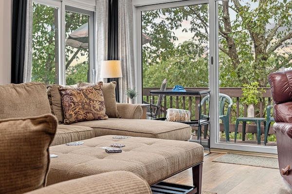 Smart TV, chimenea, oficina