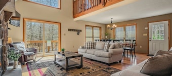 Hickory Haven by AvantStay | Hot Tub, Game Room, Theater, Deck