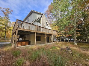 Exterior - Hickory Haven by AvantStay | Hot Tub, Game Room, Theater, Deck (Albrightsville)