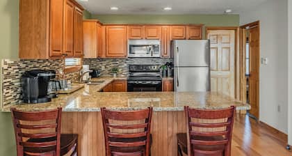 Hickory Haven by AvantStay | Hot Tub, Game Room, Theater, Deck