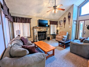 TV connectée, cheminée, baby-foot