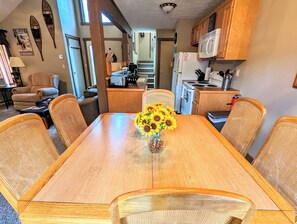 Dining - Frost Hollow by AvantStay | Deck w/ Grill, Game Room Loft (Lake Harmony)