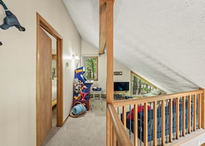 3 bedrooms, iron/ironing board, free WiFi, bed sheets - Shady Pines by AvantStay | Enclosed Porch, Game Rooms, & Lake/Beach Access! (Albrightsville)