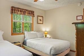 3 bedrooms, iron/ironing board, free WiFi, bed sheets