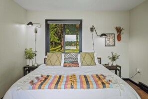3 bedrooms, desk, iron/ironing board, free WiFi