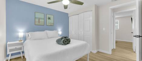 3 bedrooms, desk, iron/ironing board, travel cot