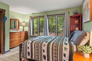 2 bedrooms, desk, iron/ironing board, free WiFi - Free Lake Passes, Pool + Amenities, Deck w/ BBQ | Boulder Point by AvantStay (Lake Harmony)