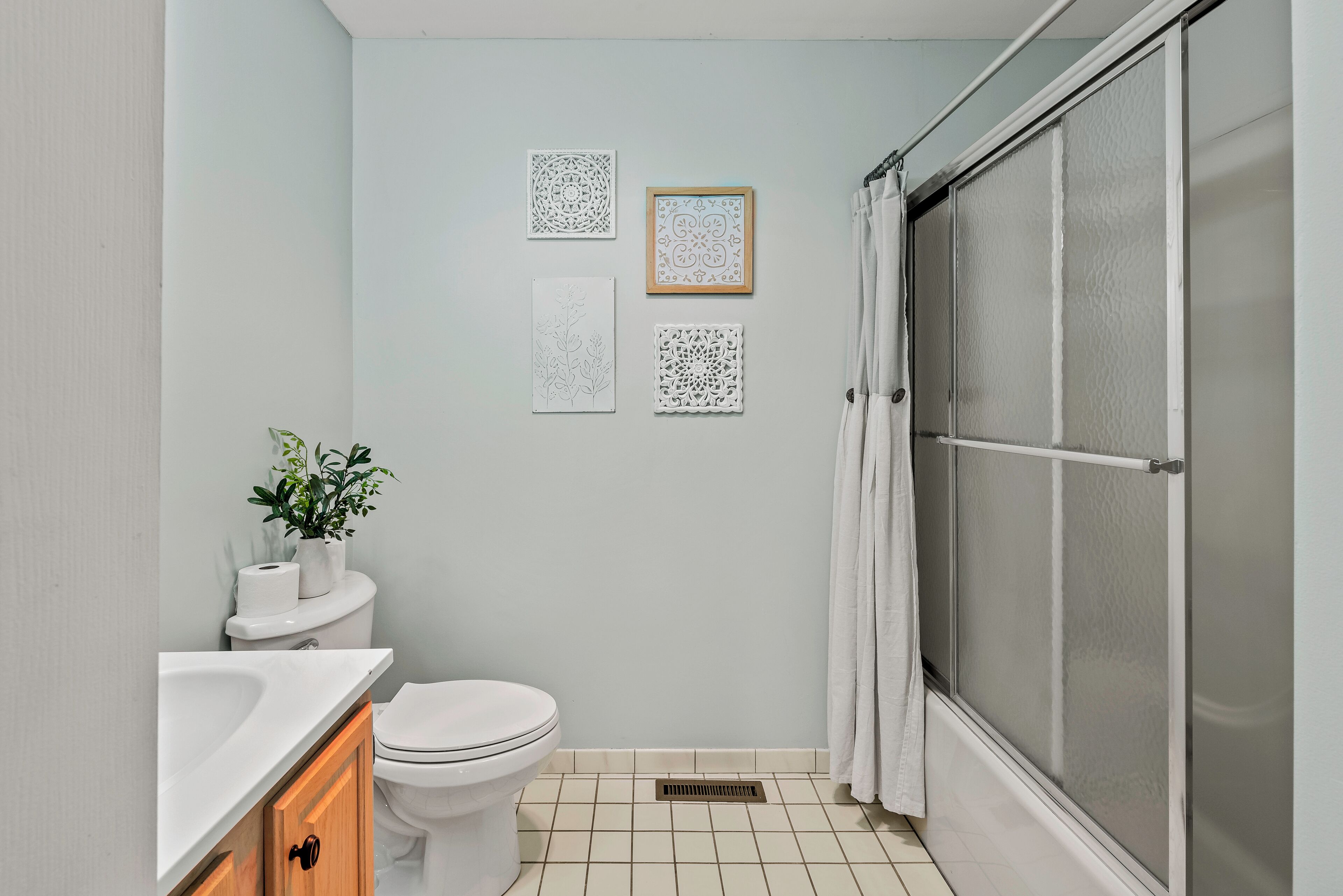 Bathroom 2.