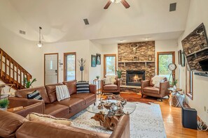 スマートテレビ、暖炉、テレビゲーム