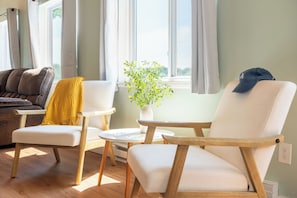 Smart TV, fireplace, video games, offices